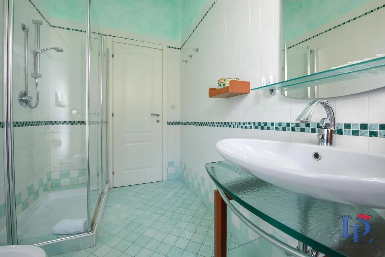 Desenzanoloft Villa Palm Garda Beach, With Garden, Barbecue And Pool Desenzano del Garda