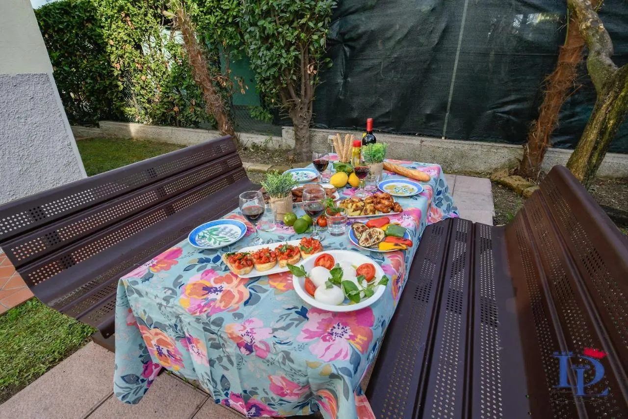 Desenzanoloft Villa Palm Garda Beach, With Garden, Barbecue And Pool Desenzano del Garda Itália